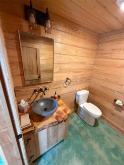 The Barns at Crest Hill Main Barn bathroom